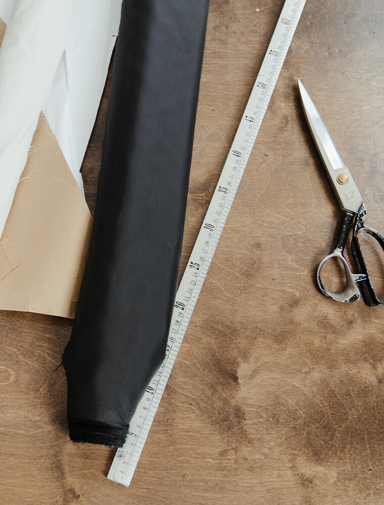 Schnittkonstruktion Schere Massband Stoff Papier